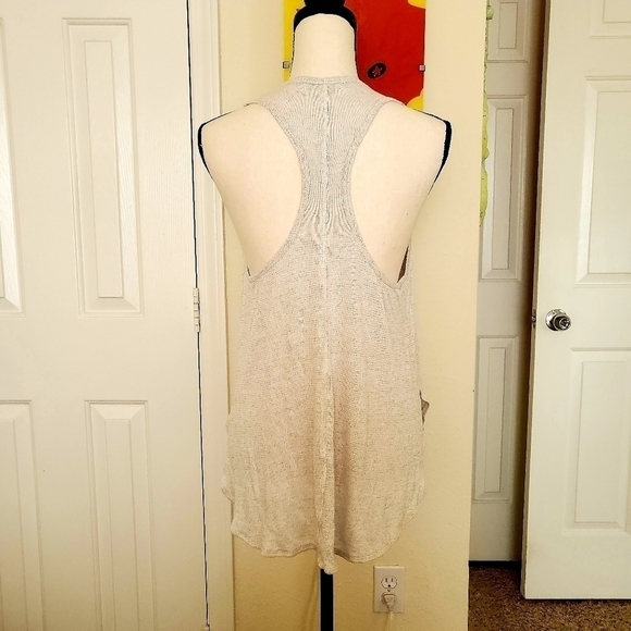 𝅺Joah Brown | Live in Slouchy Tank - Picture 7 of 9